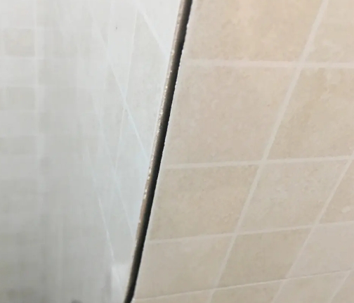 麻阳瓷砖空鼓维修公司分享阳台瓷砖脱落的修复过程可以分为以下几个步骤