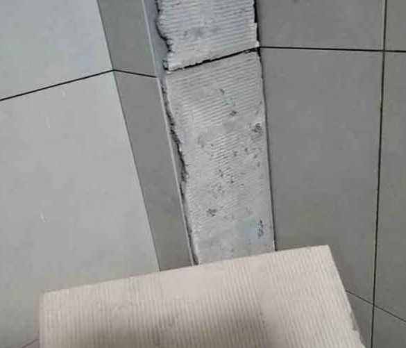 麻阳瓷砖空鼓维修公司分享下厨房瓷砖脱落的补救措施。